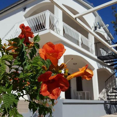 Apartments Merion Starigrad Paklenica Exterior foto
