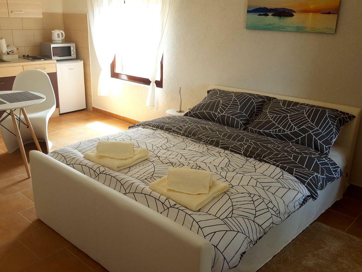 Apartments Merion Starigrad Paklenica Exterior foto